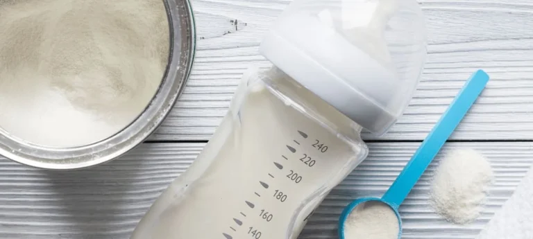 “Preparo seguro de fórmula em pó a 70 °C, resfriamento e teste no punho”.